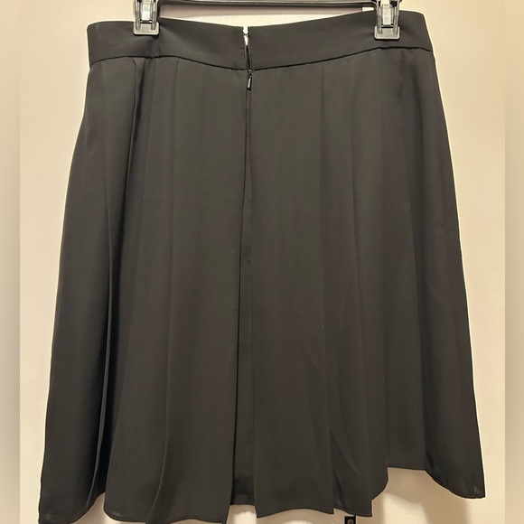 Pleated skirt - Picture 3 of 8